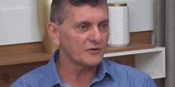 ATAQUE COVARDE: Candidato a Prefeito pratica violência psicológica contra mulher nordestina candidata a vereadora em pleno processo eleitoral. Filhos e netos da mulher choram presenciando o ataque. Veja o vídeo: