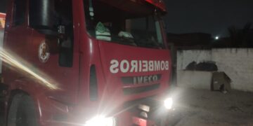 Corpo de Bombeiros combate incêndio em conjunto de quitinetes em Guarantã do Norte