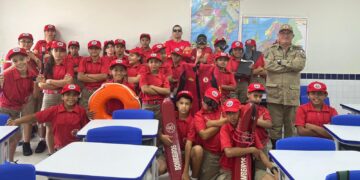 CBM realiza palestra sobre prevenção de afogamento para alunos de projeto social