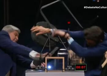 Após provocação, Datena agride Marçal com cadeira e é expulso de debate da TV Cultura