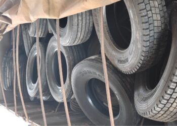 Sefaz retém carga de pneus transportados sem documento fiscal avaliada em R$ 485 mil