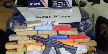 Polícia Militar desarticula quadrilha e apreende fuzil, pistolas e 34 tabletes de drogas