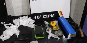 Polícia Militar prende casal com revólver e porções de drogas