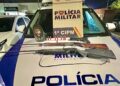 PM prende homem com espingardas e pistola airsoft sem documentação em Chapada dos Guimarães