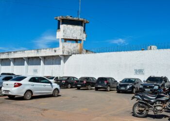 Polícia Penal apreende 25 celulares escondidos em garrafa térmica na PCE