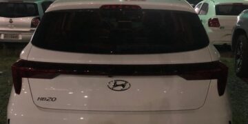 Rotam recupera veículo roubado e prende quatro pessoas por tráfico de drogas e receptação