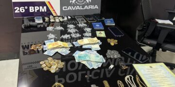 Cavalaria da PM detém quadrilha por associação criminosa, tráfico de drogas e abandono de incapaz