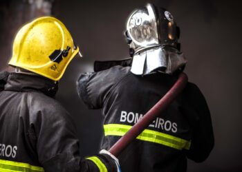 Corpo de Bombeiros Militar combate incêndio em apartamento em Cuiabá