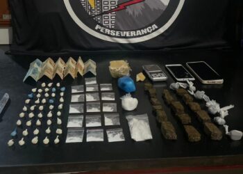 Força Tática prende membro de facção criminosa com 64 porções de drogas