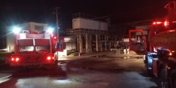 Corpo de Bombeiros combate incêndio em frigorífico em Guarantã do Norte