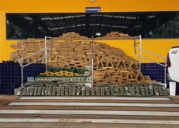 Gefron e PRF apreendem 660 quilos de entorpecentes e recuperam caminhonete furtada