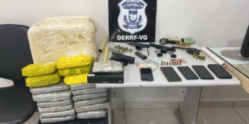 Polícia Civil prende criminosos com 18 tabletes de drogas e quatro armas de fogo