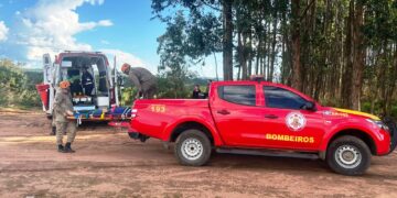 Bombeiros resgatam banhista após acidente em córrego em Primavera do Leste