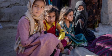 Proibições do Talibã aumentam mortalidade materna e suicídios no Afeganistão