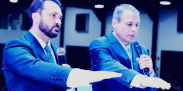 Alei Fernandes e Acácio Ambrosini  são empossados prefeito e vice-prefeito para gestão 2025/2028