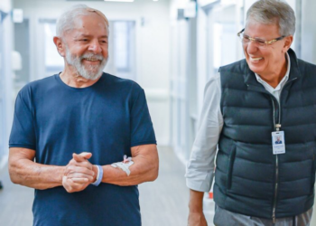 A dificuldade de rezar uma Ave Maria pela recuperação do Lula