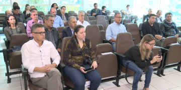 Prefeitos da região Centro-Oeste de MG se reúnem em Divinópolis para debater atraso no pagamento do Fundeb