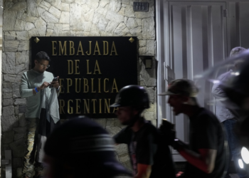 Argentina denuncia prisão de oficial da segurança nacional ao entrar na Venezuela: 'Injustificável'