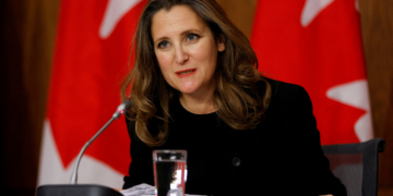 Vice-premiê do Canadá renuncia ao cargo por 'diferenças' com Trudeau sobre tarifas de Trump