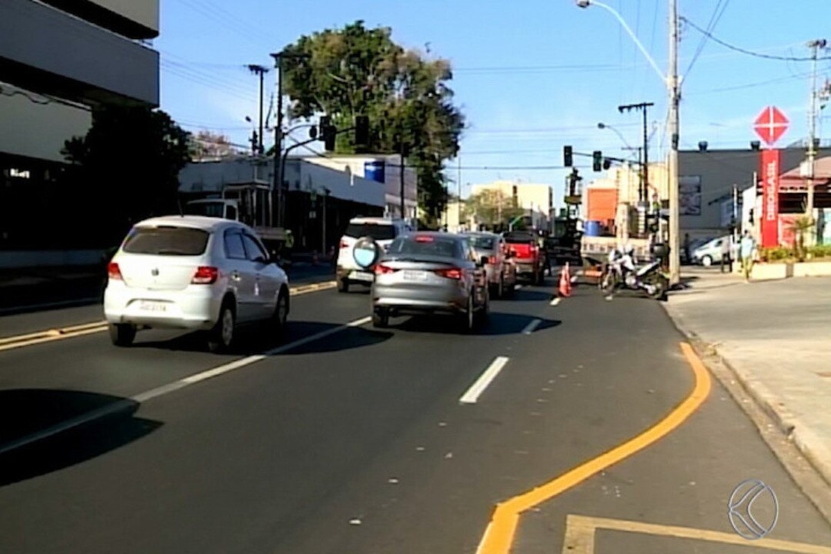Trânsito é alterado na Avenida Nelson Freire, em Uberaba, para implantação de BRT/Vetor