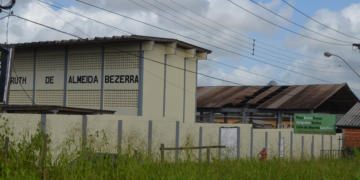 Quadra poliesportiva de escola pública do AP destelhada por ventanias deve ser reformada