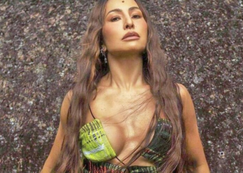 Sabrina Sato dá puxadinha em camisola que comprou para irmã: ‘Não resistiu e usou’