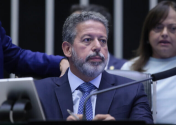 Lira quer começar a votação de pacote fiscal nesta terça