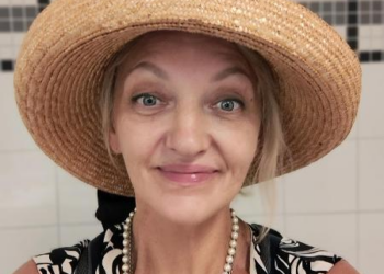 Mulher presa ao se infiltrar em voo para Paris foge de ônibus para o Canadá