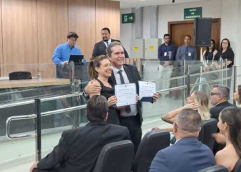 VÍDEO – Flávia e Tião são diplomados em Várzea Grande: "Aqui se reescreve uma nova história"