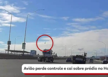 VÍDEO: Veja momento em que avião perde controle e cai sobre prédio no Havaí