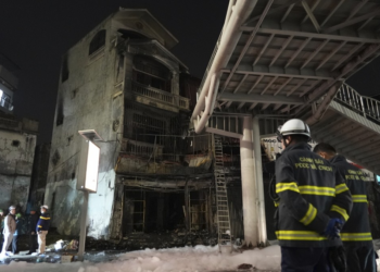 Homem coloca fogo em bar de karaokê, e incêndio deixa 11 mortos na capital do Vietnã