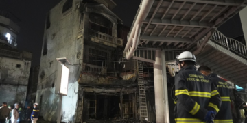 Homem coloca fogo em bar de karaokê, e incêndio deixa 11 mortos na capital do Vietnã