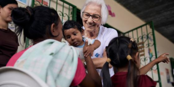Brasileira recebe prêmio global da ONU de assistência a refugiados