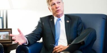 Deputado americano critica excessos do STF e compara Lula a Biden