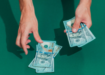 BC vende US$ 3 bilhões à vista em primeiro leilão extra de dólares desta sexta