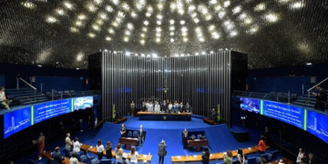 Congresso promulga a Emenda Constitucional 135, do corte de gastos