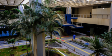 Governo de MT paga gratificação por resultado para servidores da Educação; investimento foi de R$ 220,6 milhões