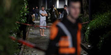 Míssil do Iêmen atinge região perto de Tel Aviv e fere 14 pessoas