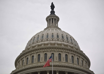 Senado dos EUA aprova projeto de financiamento do governo e evita paralisação