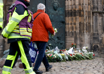 Atentado em feira de Natal na Alemanha: país revive sensação de insegurança, e moradores homenageiam vítimas