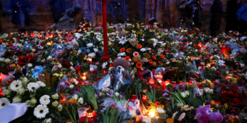 Alemanha homenageia vítimas de tragédia em feira natalina