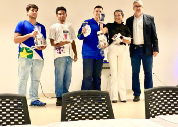 Alunos de escola técnica da Seciteci desenvolvem tijolo sustentável à base de algodão