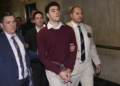 Luigi Mangione, acusado de matar CEO de seguradora em Nova York, se declara inocente à Justiça
