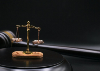 Pai é condenado a 70 anos de prisão por abusar da filha adolescente