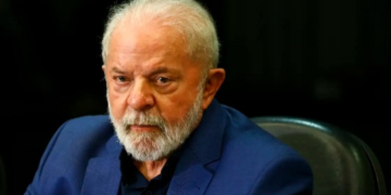 Decreto de Lula define que policiais só devem usar arma de fogo como ‘último recurso"