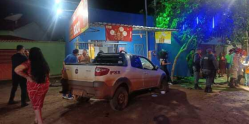 Motorista perde controle de picape, invade distribuidora e deixa cinco pessoas feridas em MT