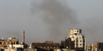 Secretário-geral da OMS escapa de bombardeio de Israel ao aeroporto do Iêmen