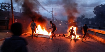 Distúrbios pós-eleitorais deixaram pelo menos 125 mortos em 3 dias em Moçambique, diz ONG
