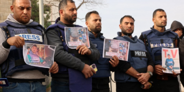 Ataques de Israel a Gaza deixam pelo menos 45 mortos, entre eles cinco jornalistas de emissora de TV