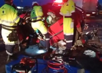 Mulher morre em batida entre moto, carro e carreta na BR-070; veja vídeo